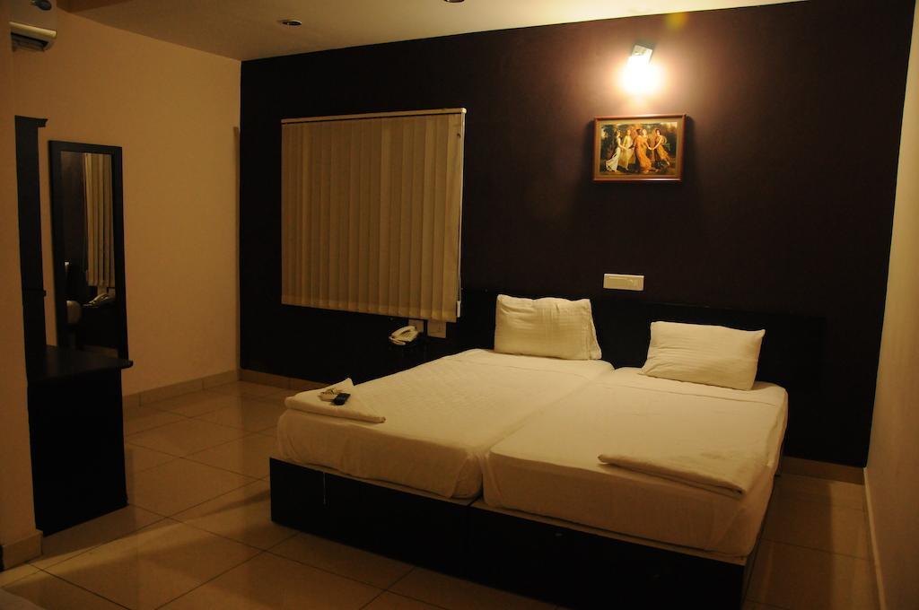 Hotel Sri Krishna Residency Udupi Room photo